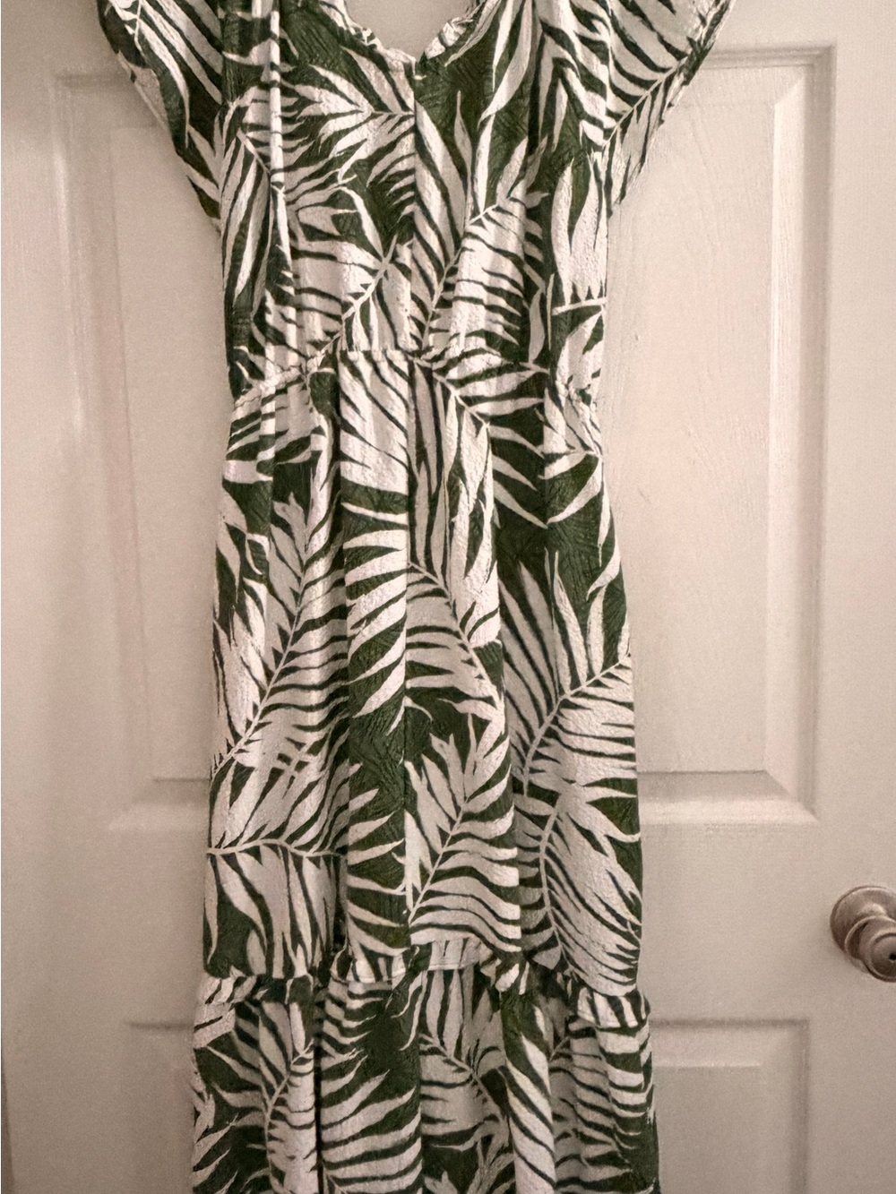 sofia by sofia vergara Green and White Leaf Print Maxi Dress - Picture 4 of 5